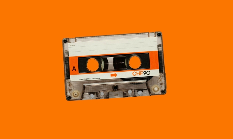 Τα καλοκαίρια που μύριζαν κασέτα